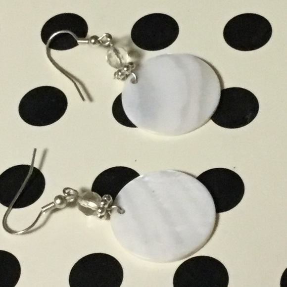 Shell circle earrings - Picture 2 of 3
